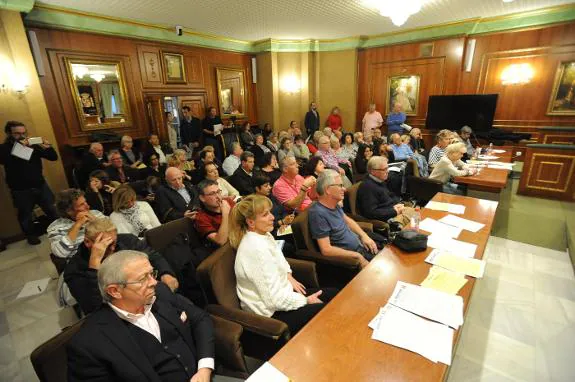 Residents at the meeting organised by the consulate, town hall and Brexpats in Marbella last week. 