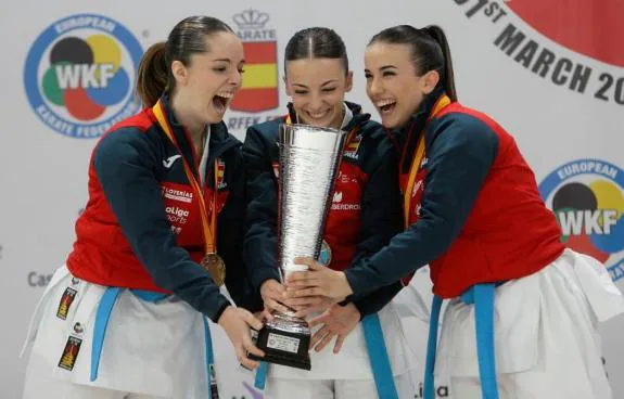 Marta Vega (right) and her teammates Lidia Rodríguez and Raquel Roy.