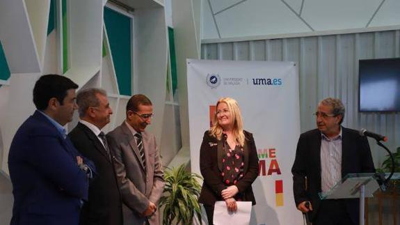 José Ángel Narváez (far right) and Susana Cabrera at the opening.