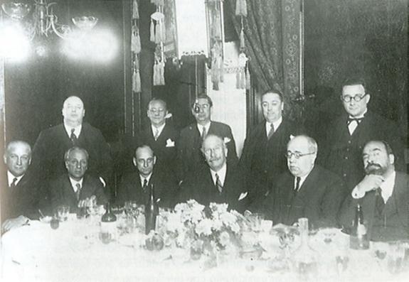 Azaña (second right) with members of his government.