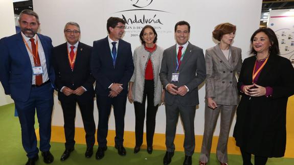 Reyes Maroto (c), with Andalusian toruism authorities at the WTM.