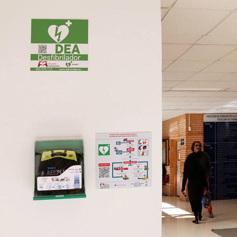 Sixty new defibrillator machines to be installed around Vélez-Málaga
