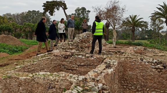 Councillors inspect the ruins of La Cizaña in Torremolinos.