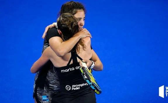 Bea González and Marta Ortega embrace. 