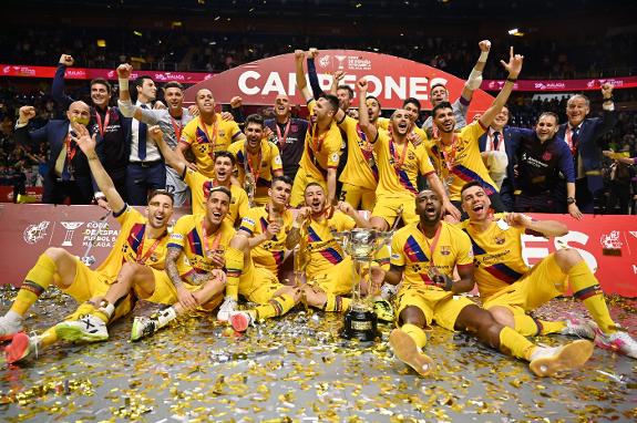 The Barcelona squad celebrate their cup win on the court at the Martín Carpena arena on Sunday. 