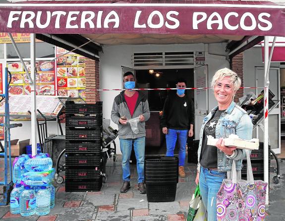 Anna likes to do her shopping locally. 