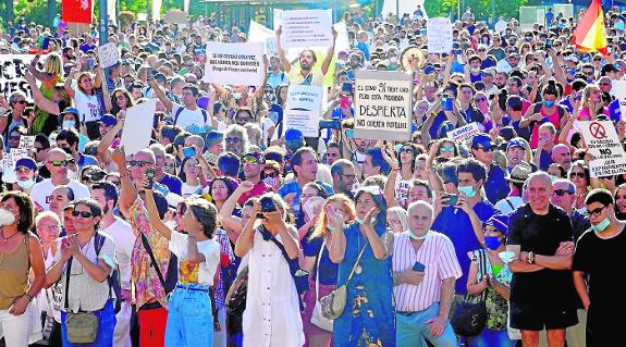 Covid-19 deniers take to streets of Madrid