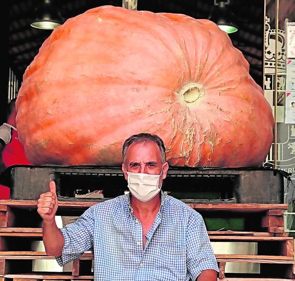 Manuel Planells with his monster pumpkin.