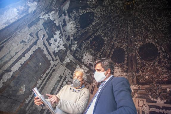Dorao and Bernal inspect the Baroque  plasterwork which has been blackened by fire  and will have to be cleaned.