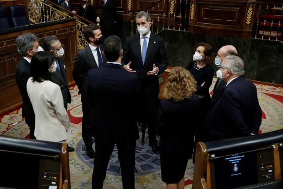 King Felipe talking with MPs in parliament's debating chamber on Tuesday about the events there in 1981.