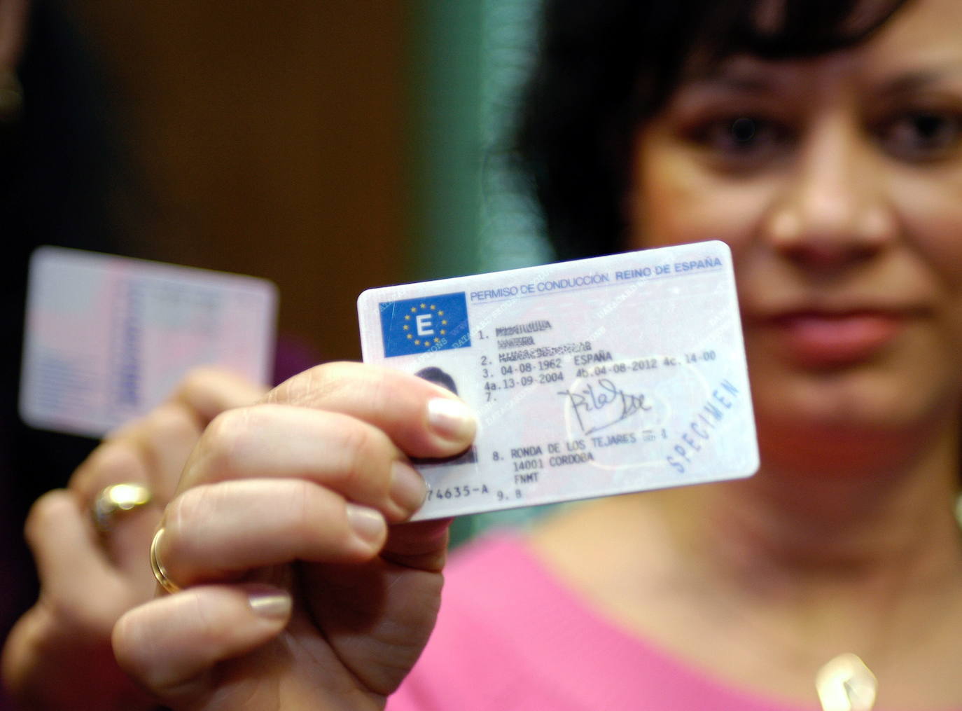 Residents driving with UK licences allowed to carry on using them until 31 October