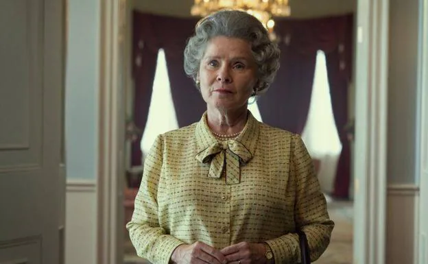Imelda Staunton encarnára a la Reina Isabel II en las temporadas cinco y seis. 