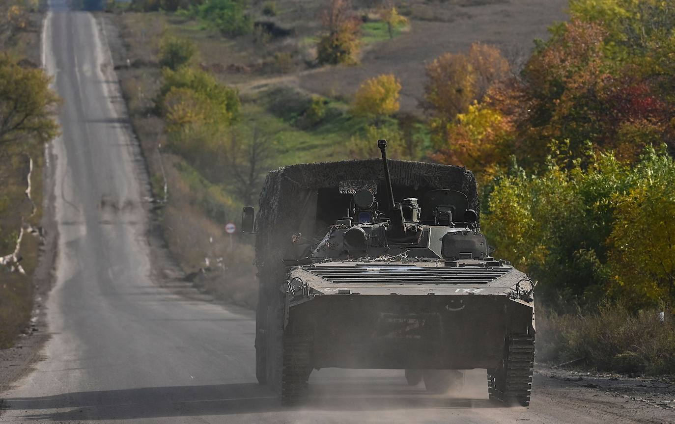 Fotos: Ucrania denuncia al menos 20 muertos en un nuevo ataque a un convoy humanitario en Kupiansk