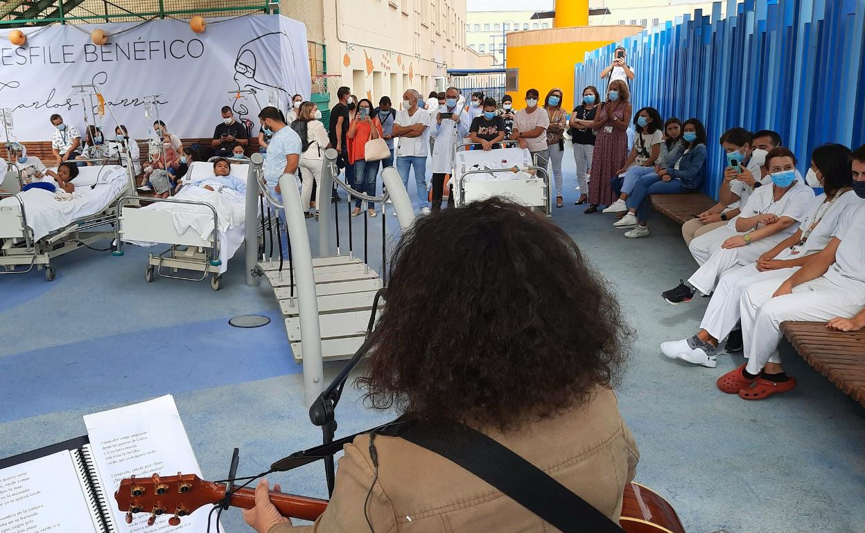 El evento tuvo lugar al aire libre, es el espacio lúdico ubicado en la quinta planta del hospital. 