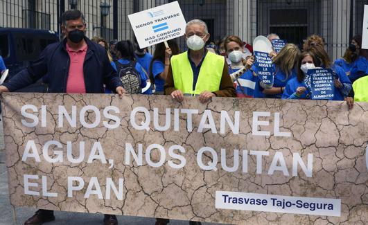 Protesta contra el recorte de caudal para la cuenca del Segura.