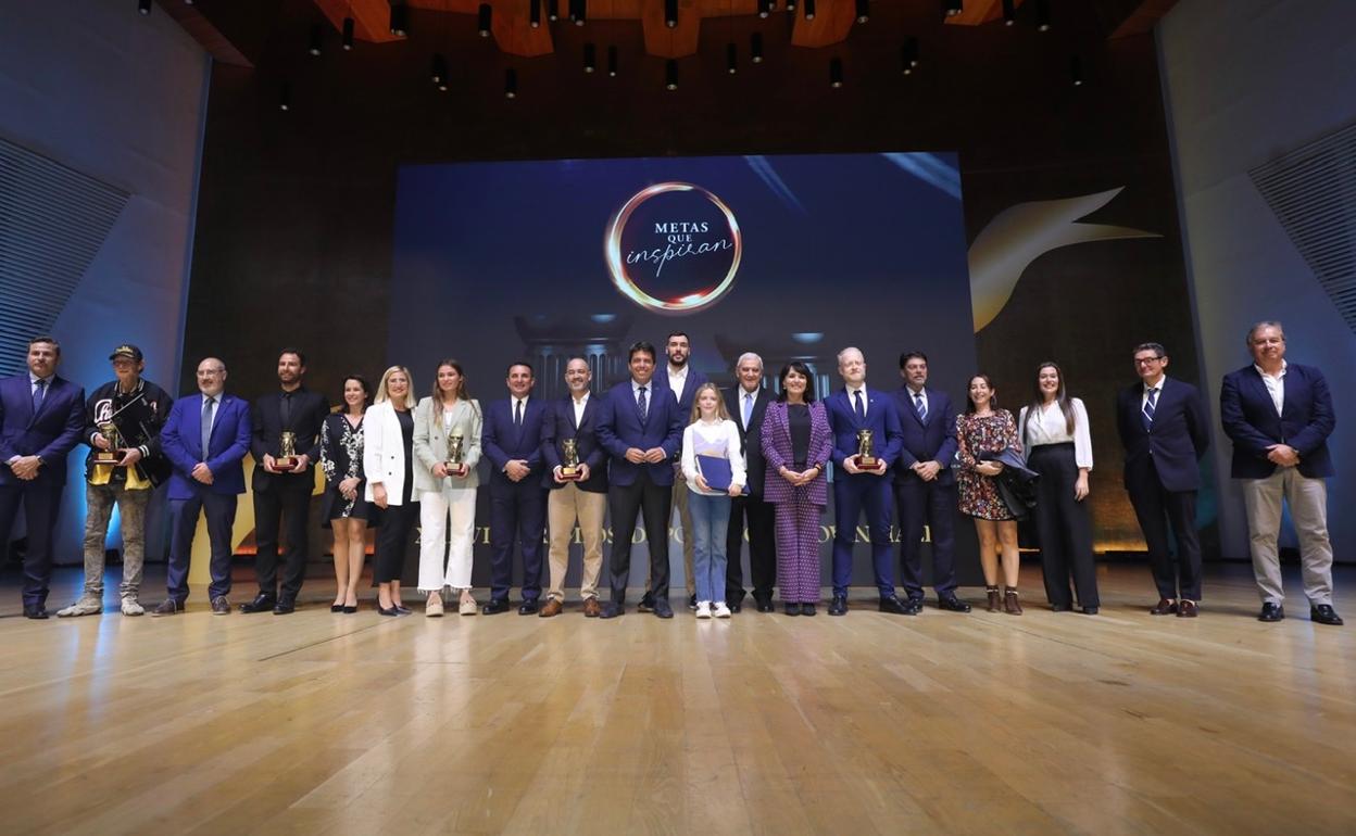 Imagen de grupo de todos los ganadores de la Gala del Deporte 