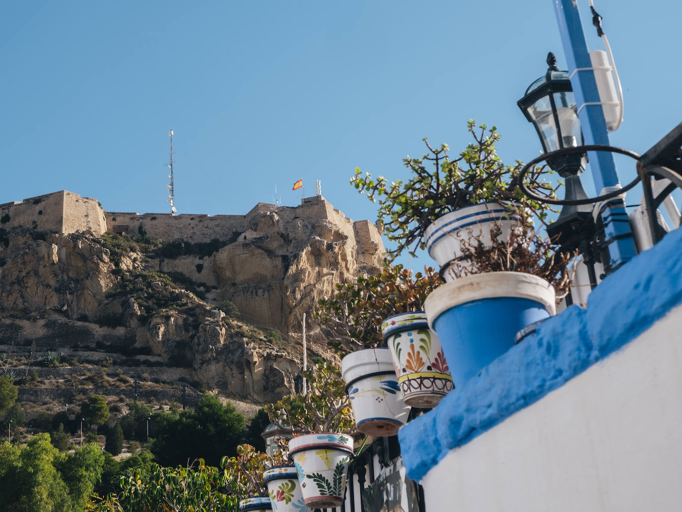 Fotos: Un paseo por el barrio de Santa Cruz de Alicante
