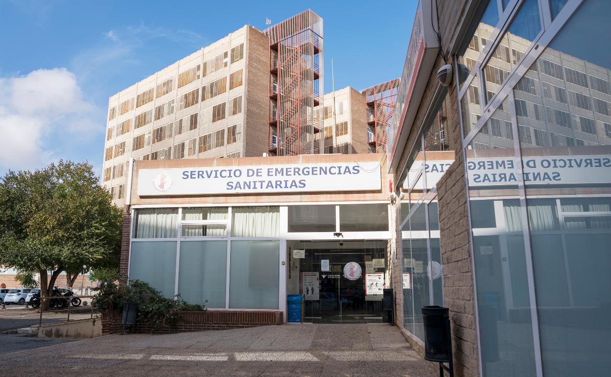 Acceso al servicio de emergencias del Hospital General de Alicante. 