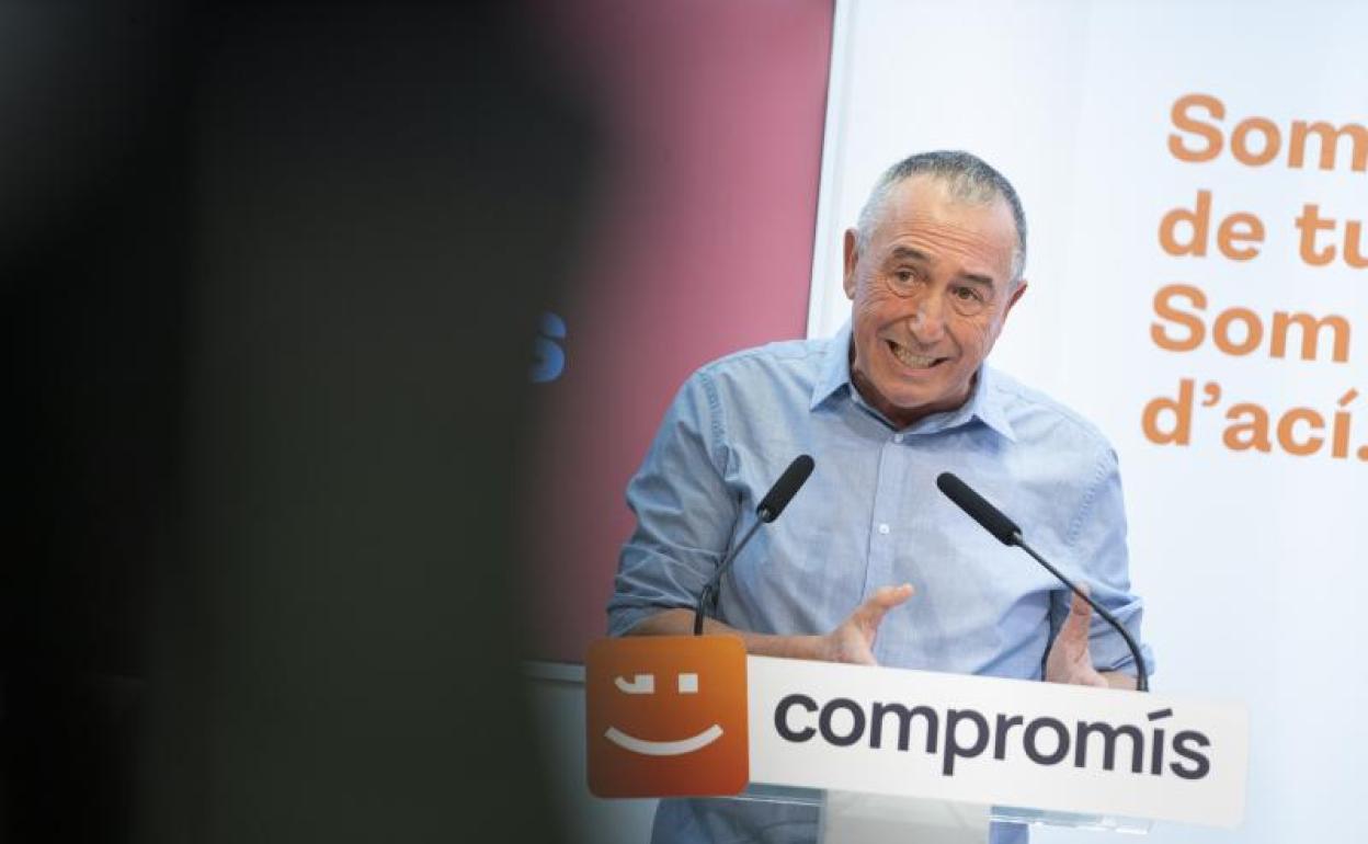 El diputado Joan Baldoví, en la rueda de prensa en Valencia para explicar 