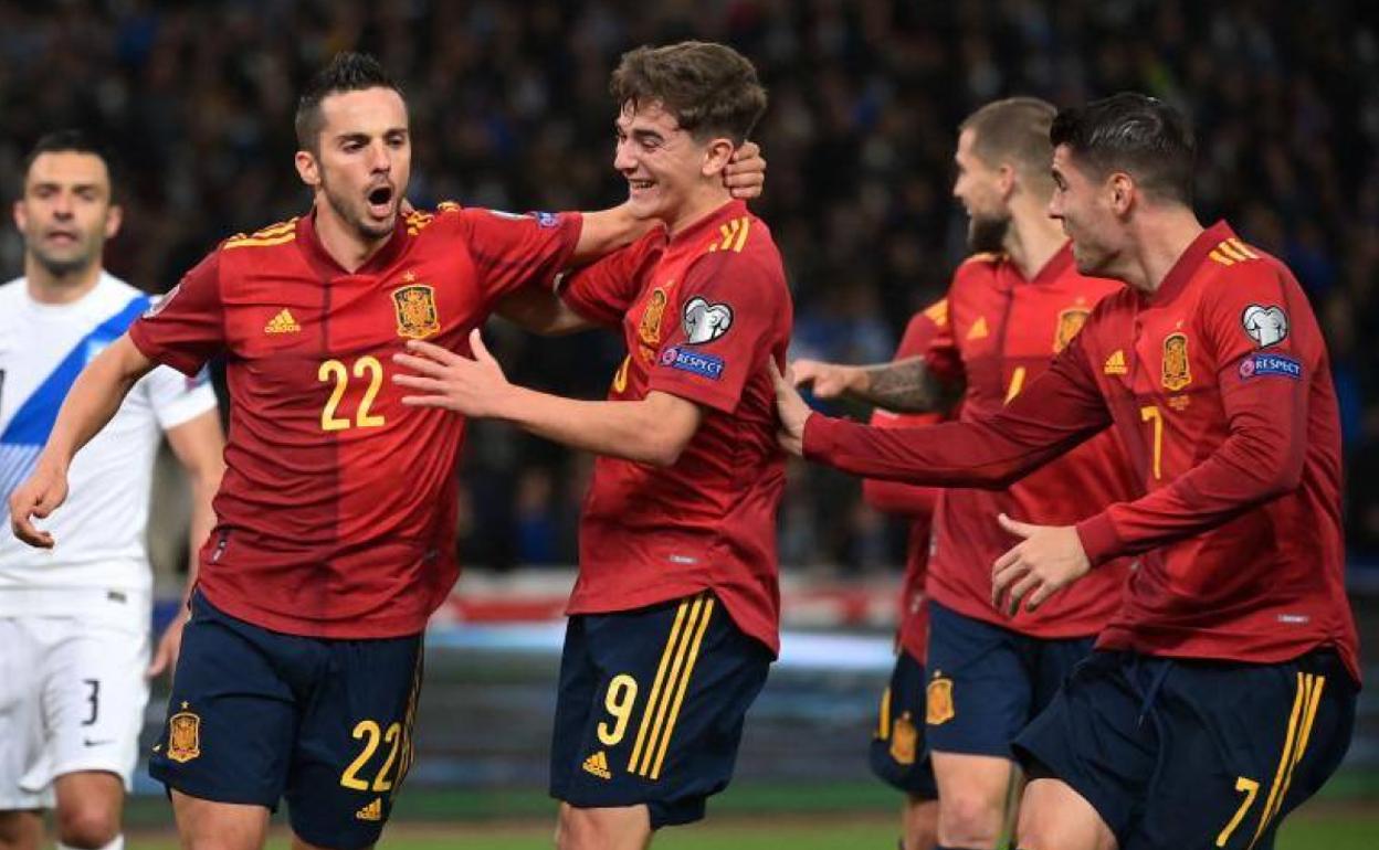 Los jugadores de la Selección española festejan un tanto en los partidos amistosos preparativos del Mundial.