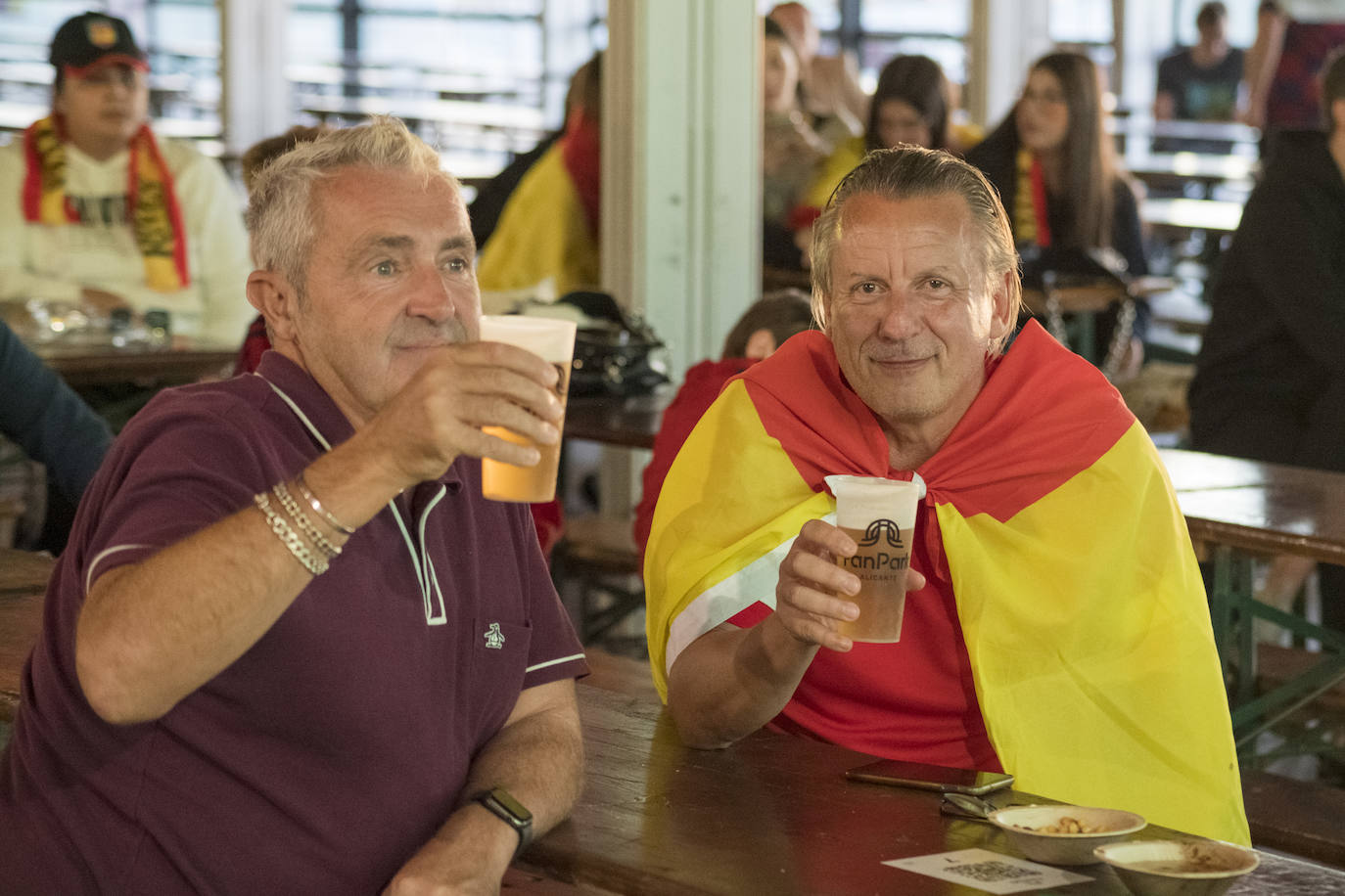 Alicante vibra con la histórica goleada de la Roja en el Mundial
