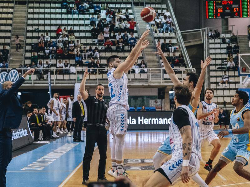 Fotos: Remontada del HLA Alicante ante el histórico Estudiantes
