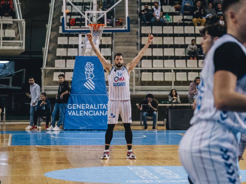 Fotos: Remontada del HLA Alicante ante el histórico Estudiantes
