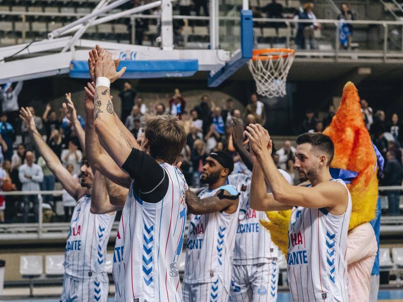 Fotos: Remontada del HLA Alicante ante el histórico Estudiantes