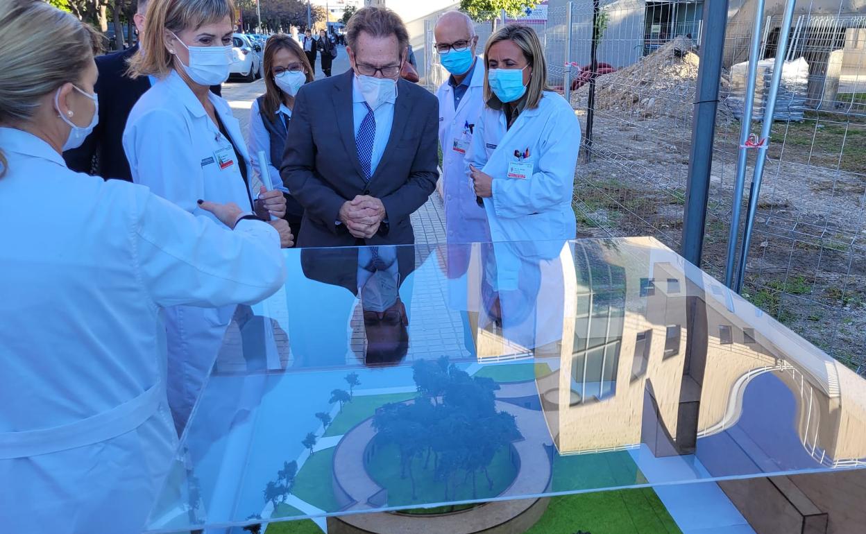 El conseller Mínguez ha visitado este lunes las obras del nuevo hospital 