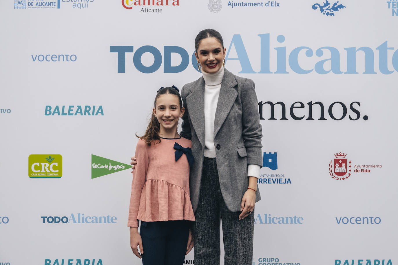 La Bellea del Foc Infantil, Inés Llavador, junto a la Bellea del Foc, Belén Mora