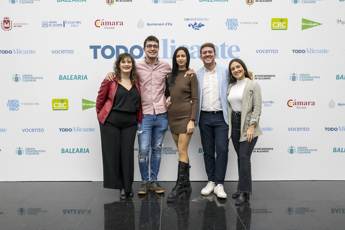  Los periodistas de TodoAlicante Teresa Compañy y Adrián Mazón; de la Agencia EFE, Carlos Rosique; de Alicante Plaza, Thais Peñalver; y de El Español, Andrea Reinosa.