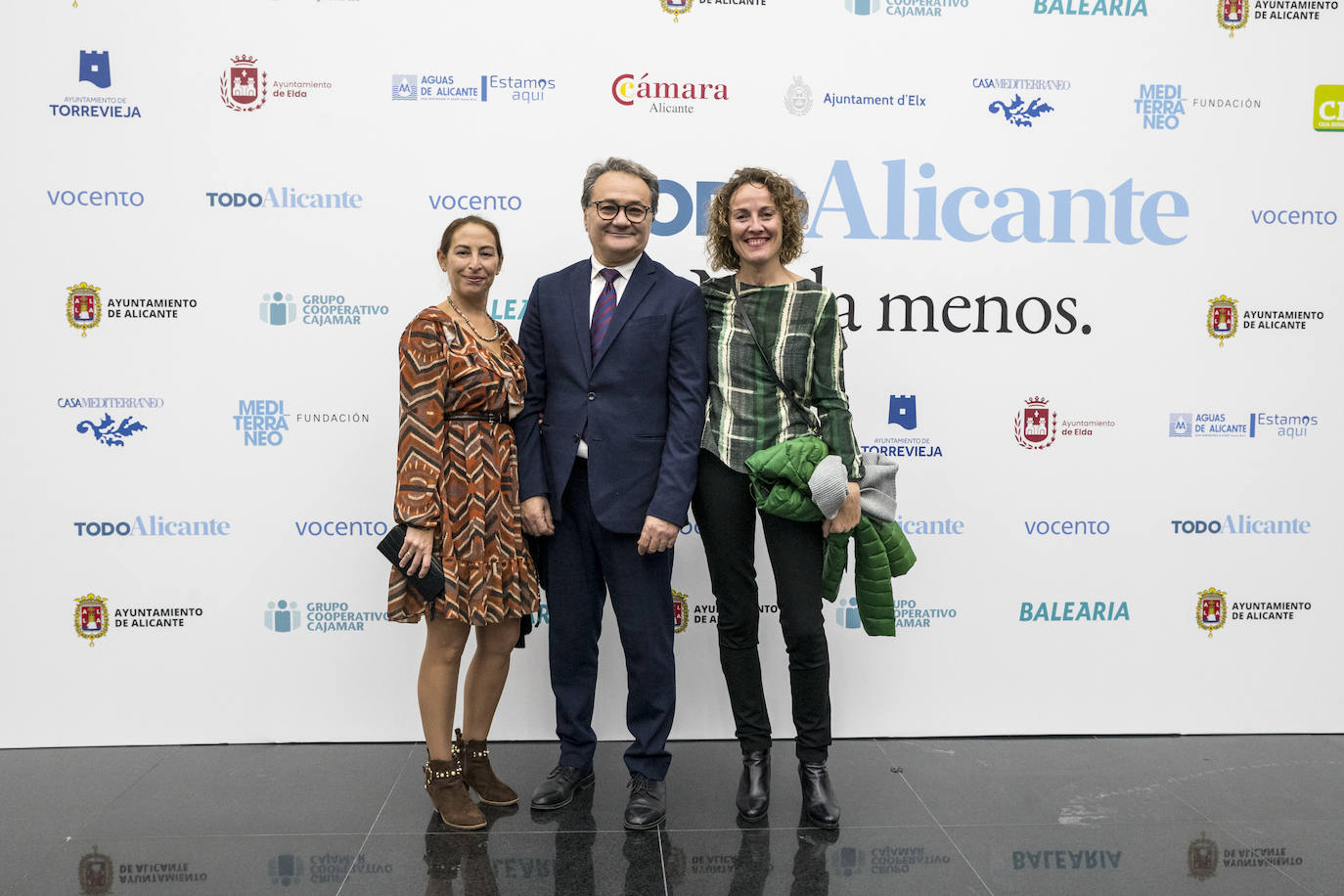 Los socialistas Lara López, Paco Sanguino y María José Adsuar 