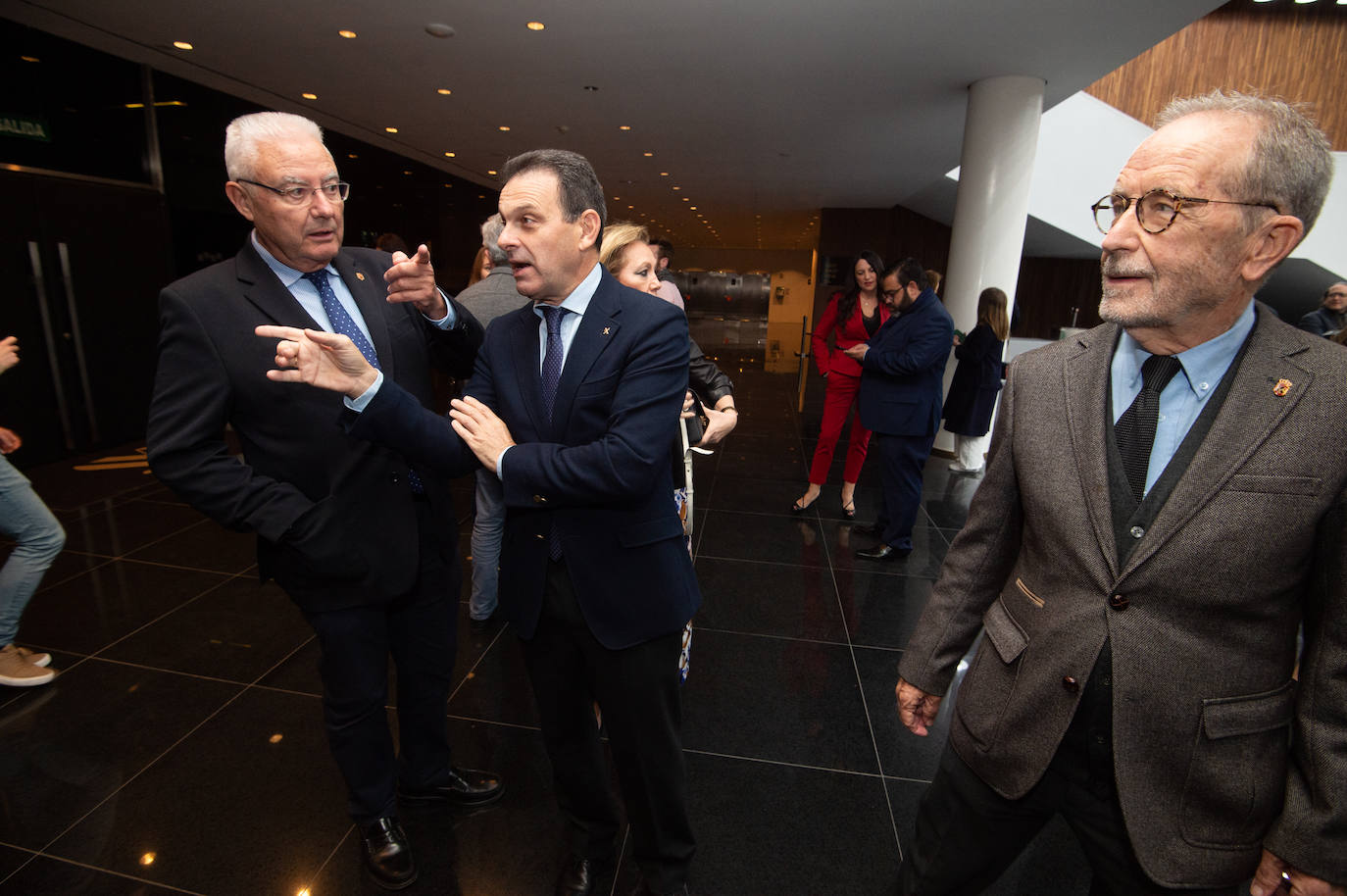 Fotos: Gran acogida institucional a la puesta de largo de TodoAlicante
