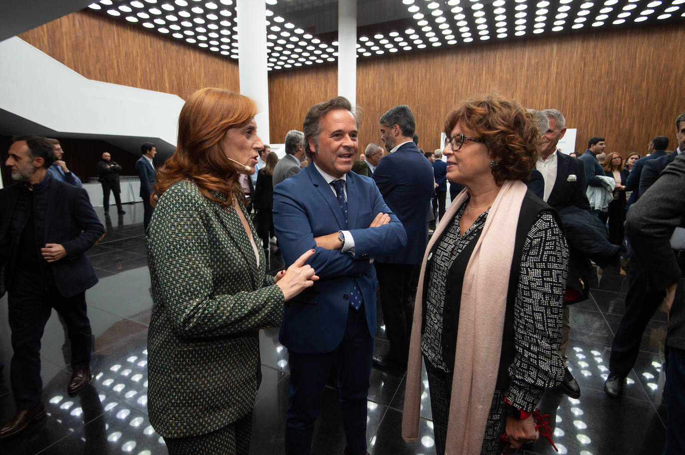 Fotos: Gran acogida institucional a la puesta de largo de TodoAlicante