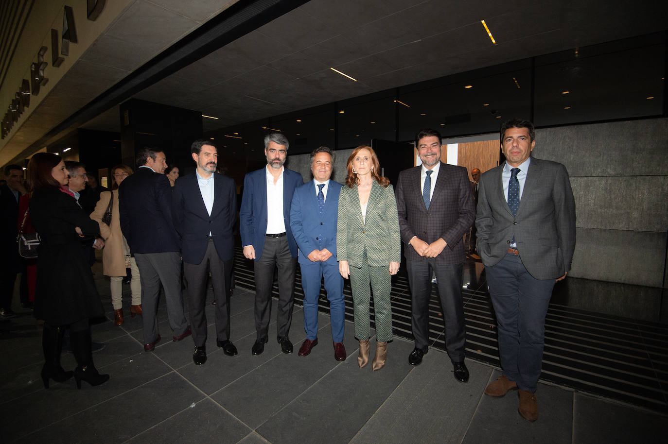 Fotos: Gran acogida institucional a la puesta de largo de TodoAlicante