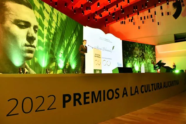 Escenario de los II premios a la cultura alicantina Miguel Hernández