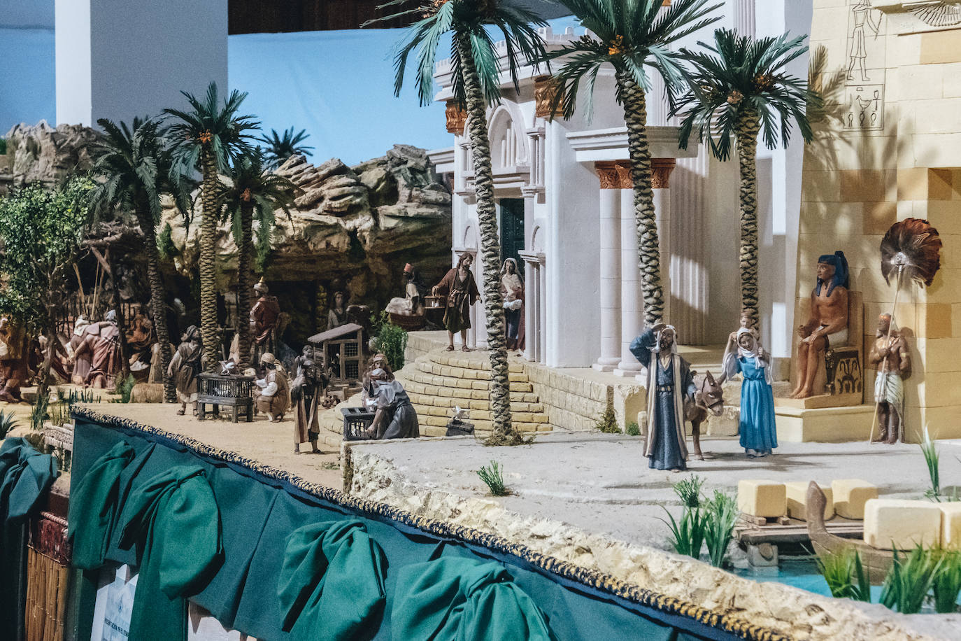 Detalle de uno de los belenes presentes en la muestra.