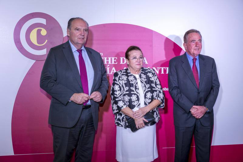 Asistentes a la Noche de la Economía Alicantina en el vino de honor posterior. 