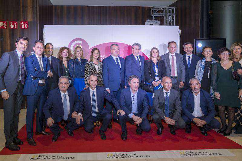 Asistentes a la Noche de la Economía Alicantina en el vino de honor posterior. 