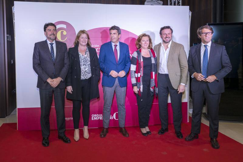 Asistentes a la Noche de la Economía Alicantina en el vino de honor posterior. 