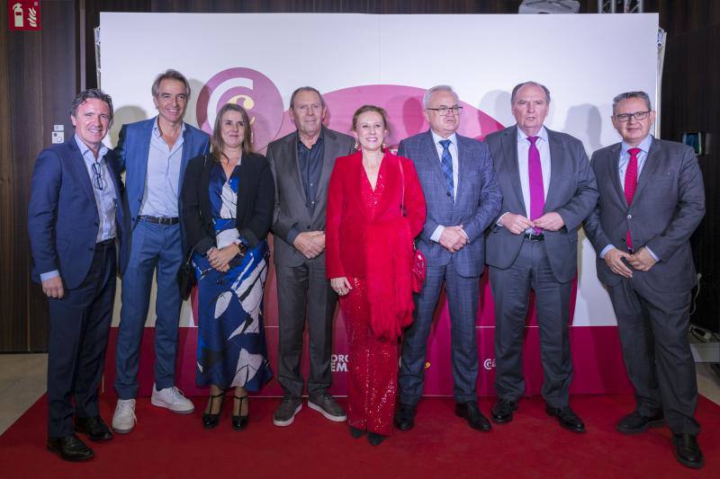 Asistentes a la Noche de la Economía Alicantina en el vino de honor posterior. 