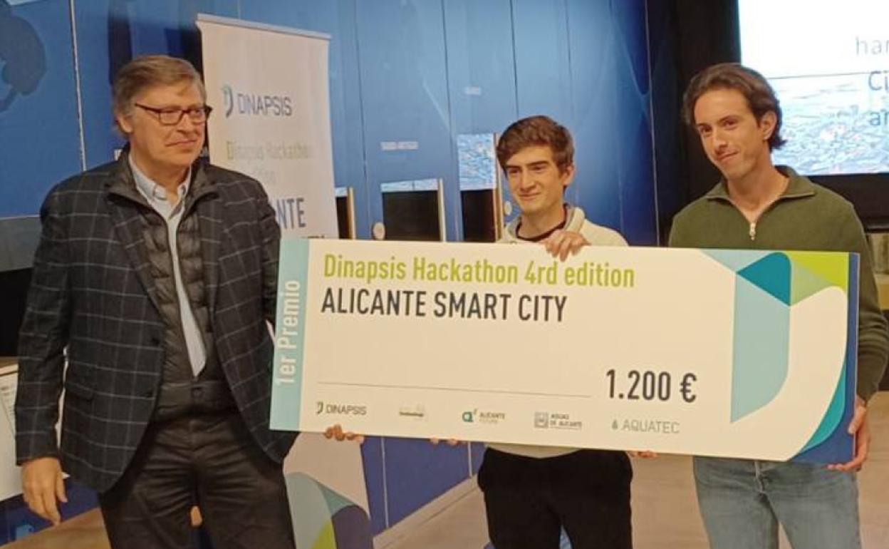 Entrega del premio a la inicaitiva.