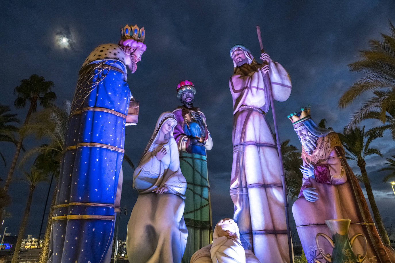 Fotos: Los Reyes Magos se incorporan al belén más grande del mundo en Alicante