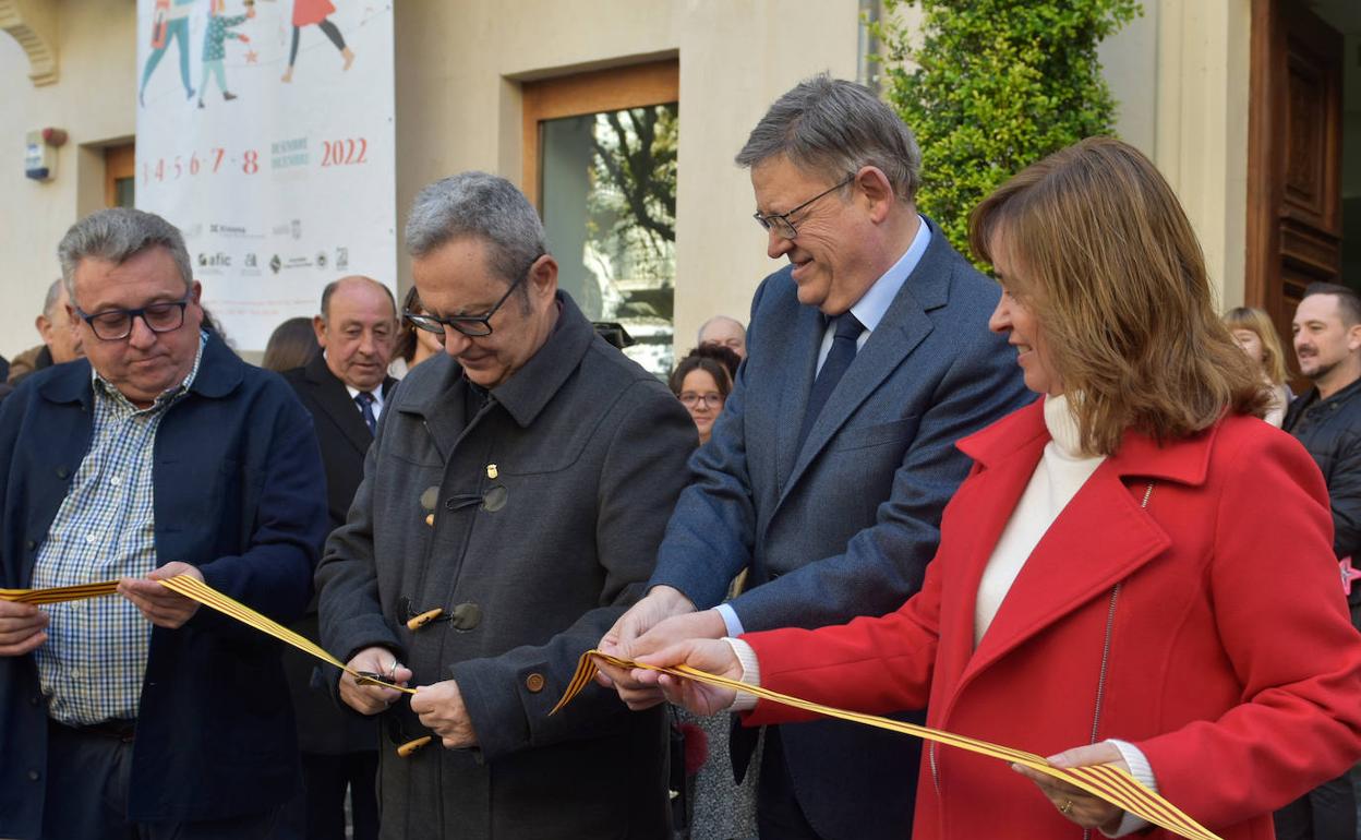 El presidente de la Generalitat, Ximo Puig; junto a la alcaldesa de Xixona, Isabel López, en el momento de la inauguración