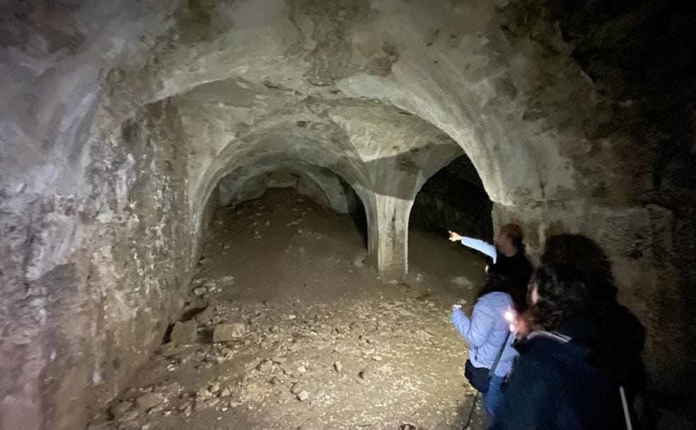 Isla de Tabarca en Alicante | Así son los caminos subterráneos con bóvedas que se esconden bajo la iglesia de Tabarca