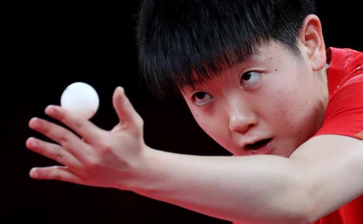 La china Sun Yingsha durante la final individual femenina de tenis de mesa de los Juegos Olímpicos de Tokio 2020