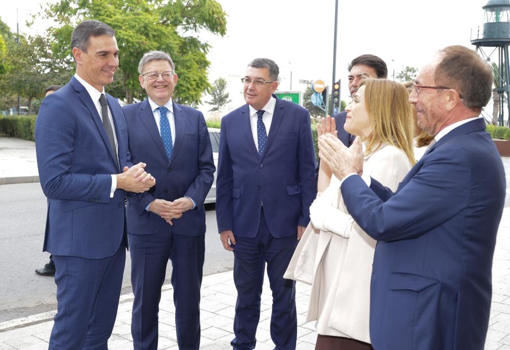 El presidente de la Comunidad Valenciana, Ximo Puig, y el alcalde de Alicante, Luis Barcala, han recibido a Pedro Sánchez en Casa Mediterráneo