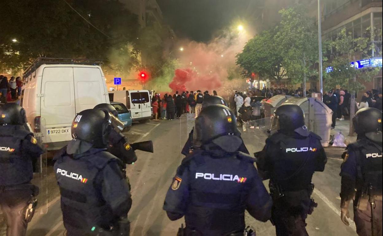 La Policía Nacional durante la celebración de la victora de Marruecos ante España el martes pasado