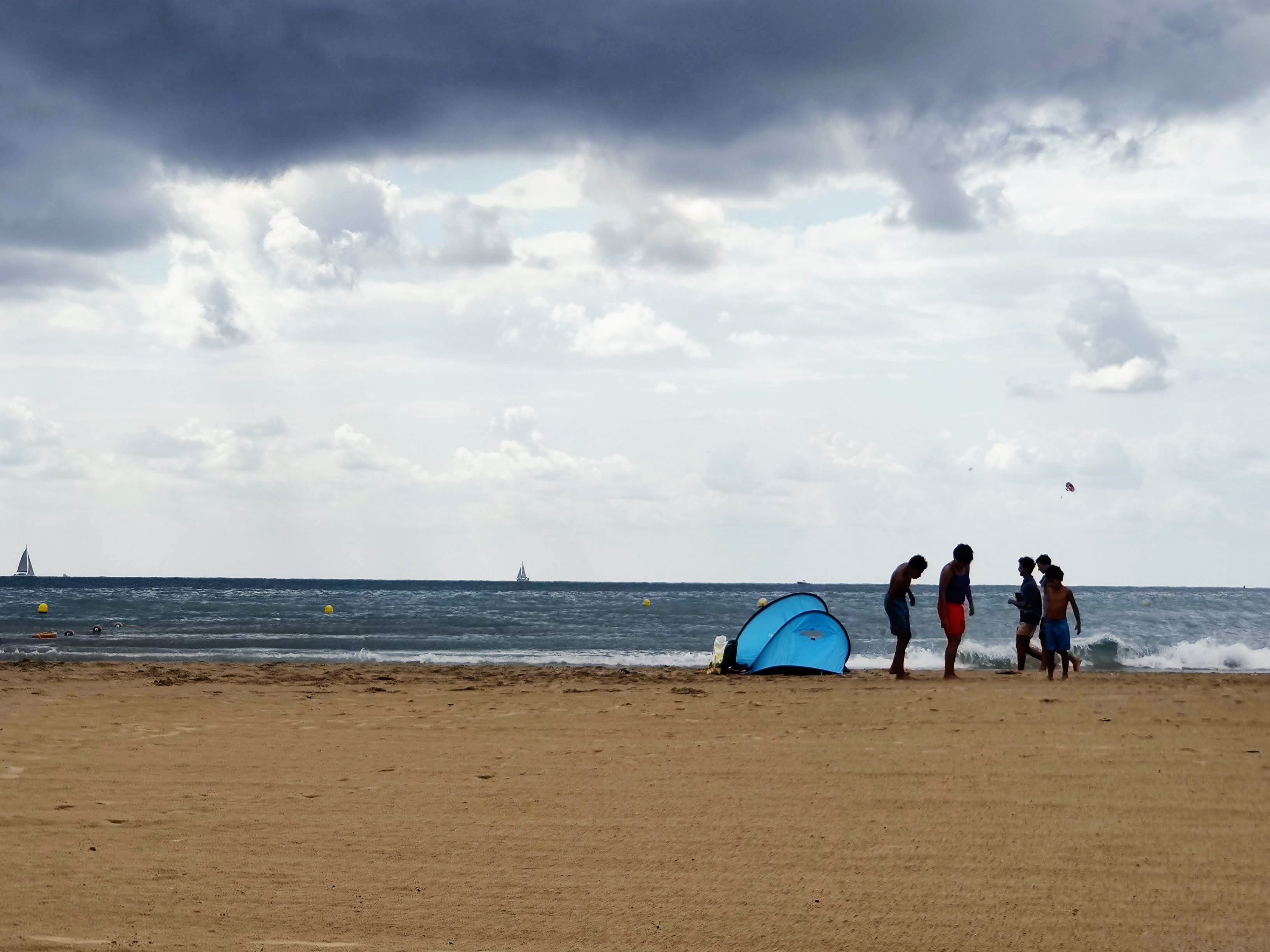 Imagen de la playa de Alicante un día de tormenta
