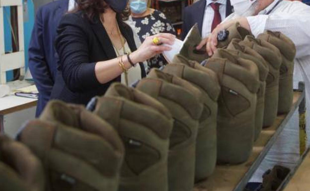 Visita a una fábrica de calzado. 